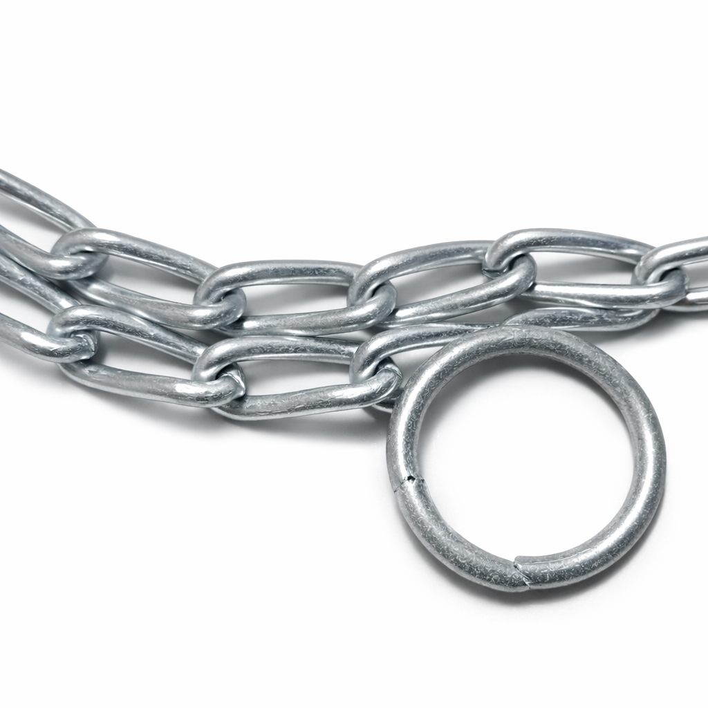 āIndustrial steel chain close-up showing strong interlocked linksā