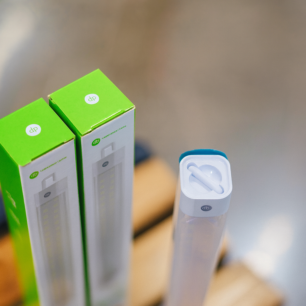 Energy-efficient DP-7172 LED lamp with 18W illumination power