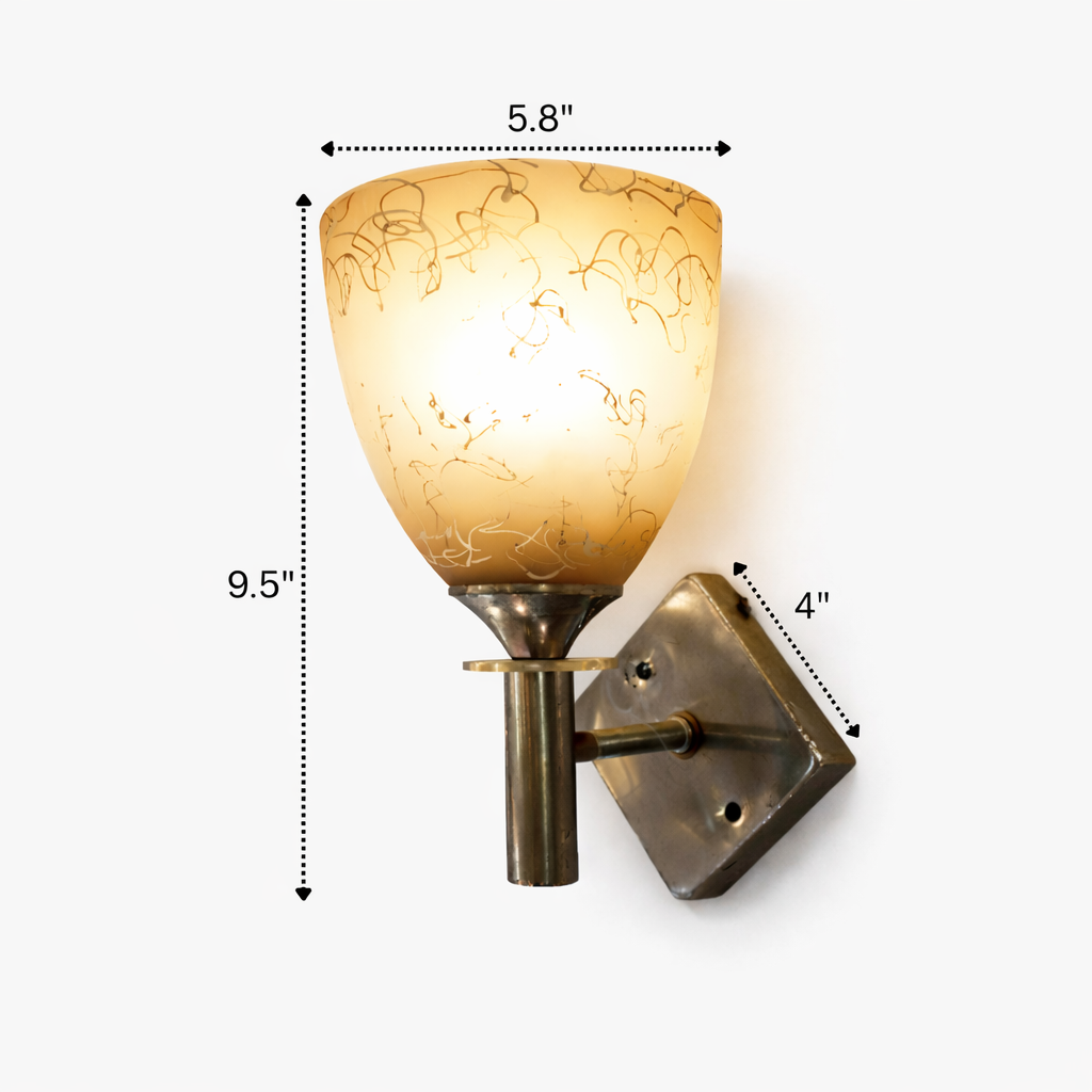 Wall-mounted light fixture with dimensions indicated on a white background