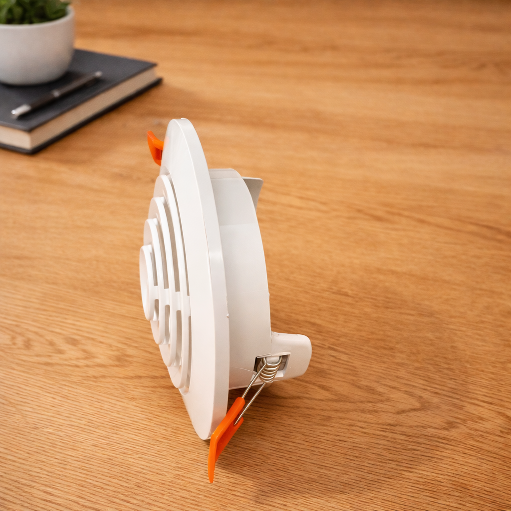 Recessed ceiling diffuser suitable for living room ventilation